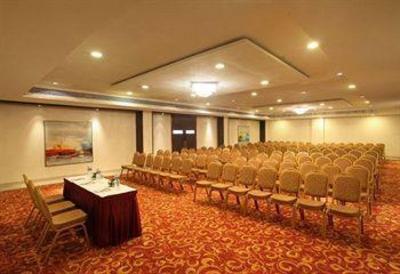 фото отеля Mapple Adhwryou Pune