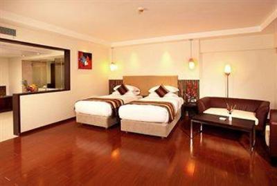 фото отеля Mapple Adhwryou Pune