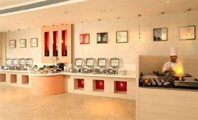 фото отеля Mapple Adhwryou Pune