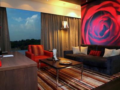 фото отеля Crowne Plaza Johannesburg - The Rosebank