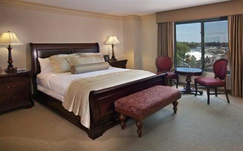 фото отеля Embassy Suites Sacramento - Riverfront Promenade