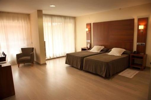 фото отеля Hotel Cesaraugusta