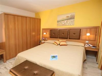 фото отеля Fiesta Hotel Garden Beach