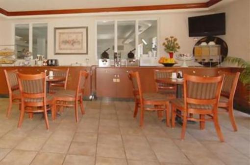 фото отеля Comfort Suites Castle Rock