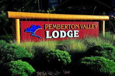 фото отеля Pemberton Valley Lodge