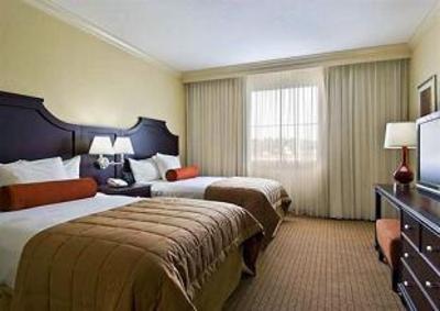 фото отеля Embassy Suites Tampa - Brandon