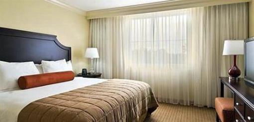 фото отеля Embassy Suites Tampa - Brandon