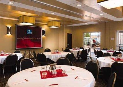 фото отеля Cambria Suites Raleigh-Durham Airport