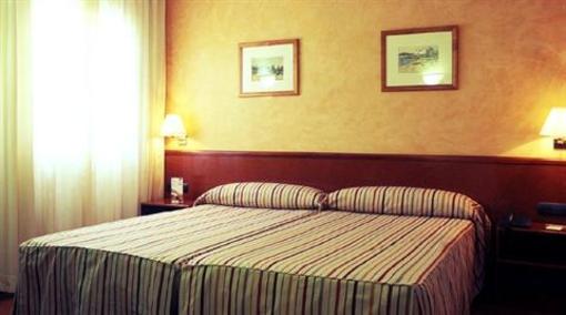 фото отеля Hotel Catalonia Castellnou