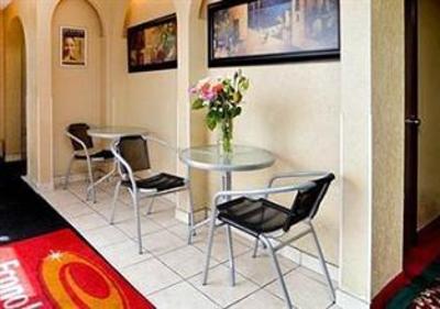фото отеля Econo Lodge Motel Village