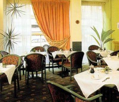 фото отеля Hotel Aux Trois Roses