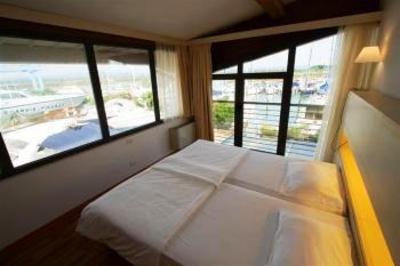 фото отеля Marina Suites