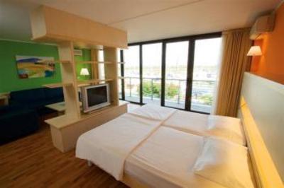 фото отеля Marina Suites