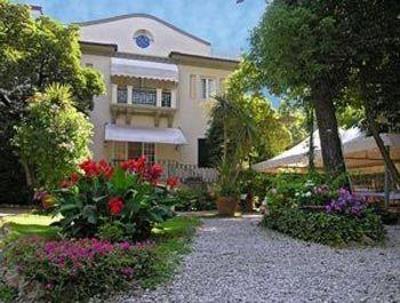 фото отеля Residenza d'epoca Hotel I Pini Camaiore