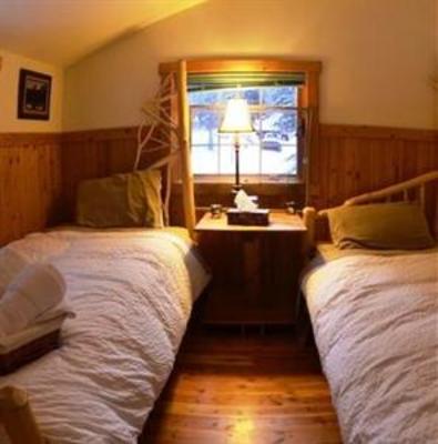 фото отеля Beaverfoot Lodge & Resort