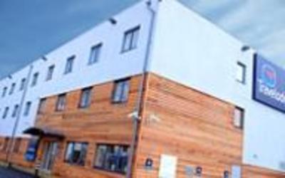 фото отеля Travelodge Caterham Whyteleafe