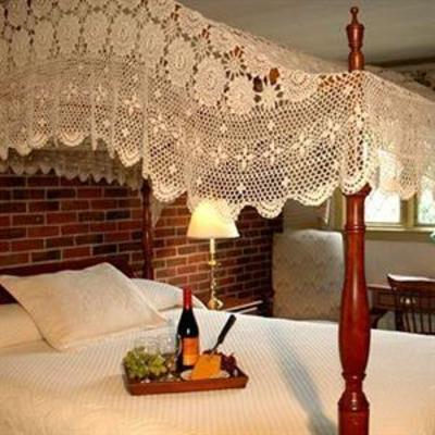 фото отеля Lamies Inn and The Old Salt Tavern