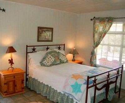 фото отеля Roddy Tree Ranch & Guest Cottages Hunt
