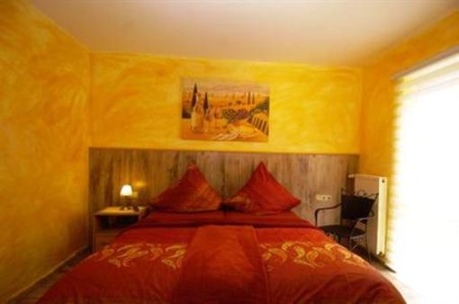 фото отеля Hotel Bistro Europa La Petite Maison Merchweiler