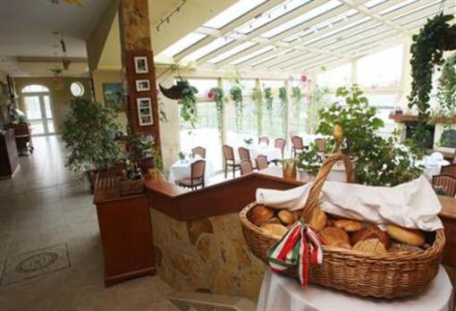 фото отеля Aranykorona Restaurant and Hotel