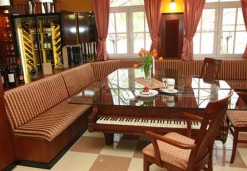 фото отеля Aranykorona Restaurant and Hotel