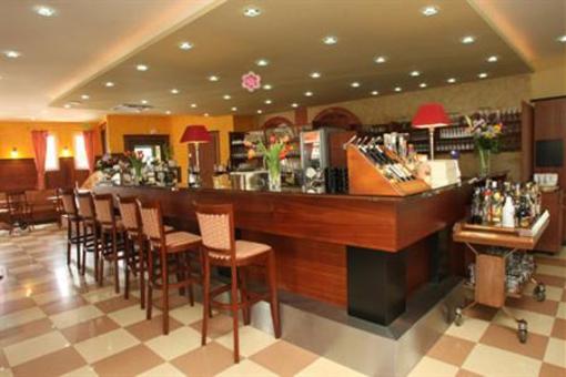фото отеля Aranykorona Restaurant and Hotel