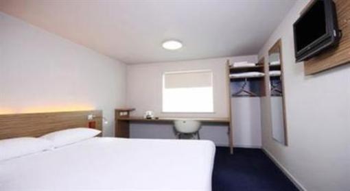 фото отеля Travelodge Ely