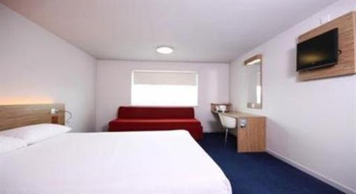 фото отеля Travelodge Ely