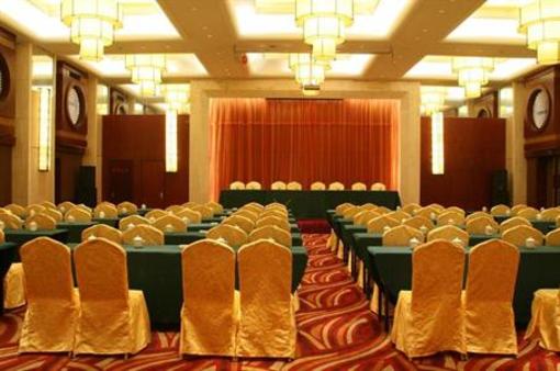 фото отеля Longyou Jinfeng Guomao Hotel
