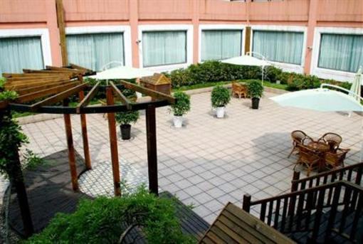 фото отеля Longyou Jinfeng Guomao Hotel