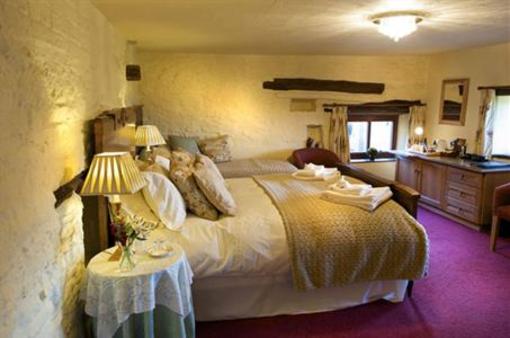 фото отеля Harrop Fold Farm Bed and Breakfast Macclesfield