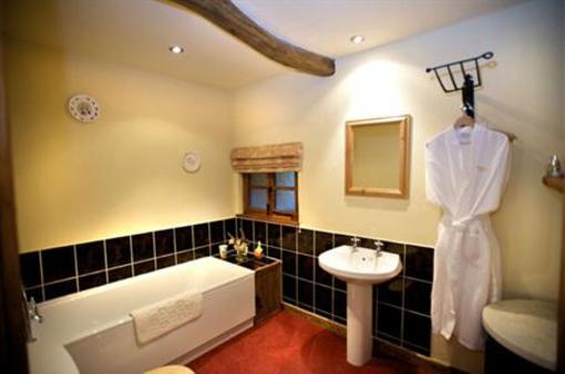 фото отеля Harrop Fold Farm Bed and Breakfast Macclesfield