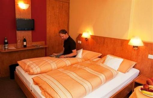 фото отеля Vier Jahreszeiten Hotel garni