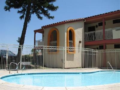 фото отеля Best Inn & Suites