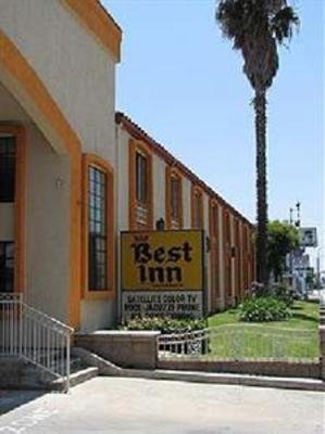 фото отеля Best Inn & Suites