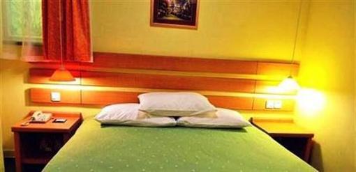 фото отеля Home Inn Xiamen Wenyuan Road Wenzao