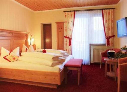 фото отеля Landhotel Zur Grünen Kutte Bernshausen