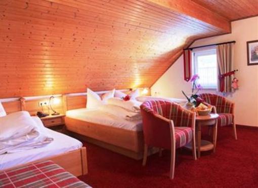 фото отеля Landhotel Zur Grünen Kutte Bernshausen