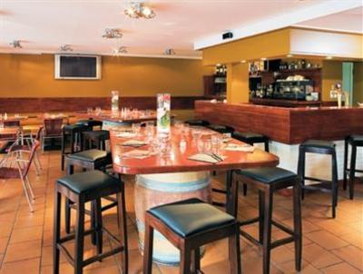 фото отеля Hotel Les Provinciales Arpajon-sur-Cere