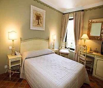 фото отеля Hotel Du Poete Fontaine-de-Vaucluse