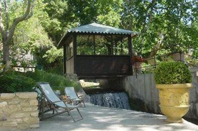 фото отеля Hotel Du Poete Fontaine-de-Vaucluse