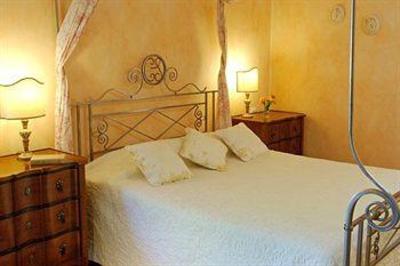 фото отеля Hotel Du Poete Fontaine-de-Vaucluse