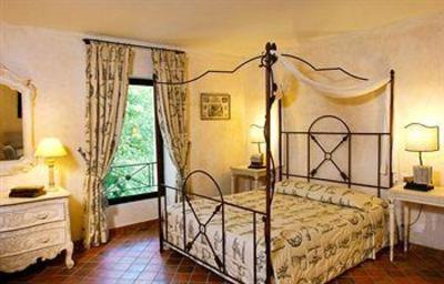 фото отеля Hotel Du Poete Fontaine-de-Vaucluse