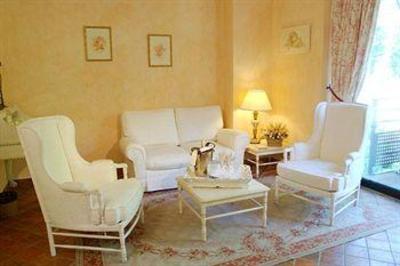фото отеля Hotel Du Poete Fontaine-de-Vaucluse