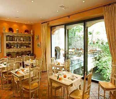 фото отеля Hotel Du Poete Fontaine-de-Vaucluse