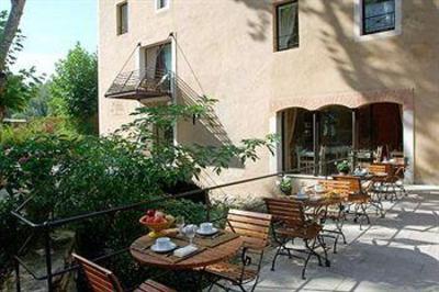 фото отеля Hotel Du Poete Fontaine-de-Vaucluse