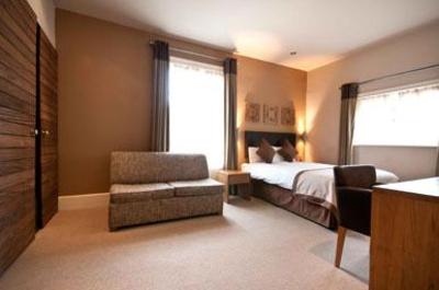 фото отеля Innkeeper's Lodge Godalming