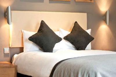 фото отеля Innkeeper's Lodge Godalming