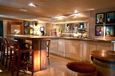 фото отеля Innkeeper's Lodge Godalming
