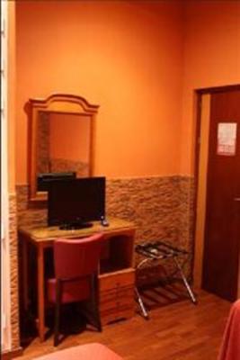 фото отеля Hostal Paris